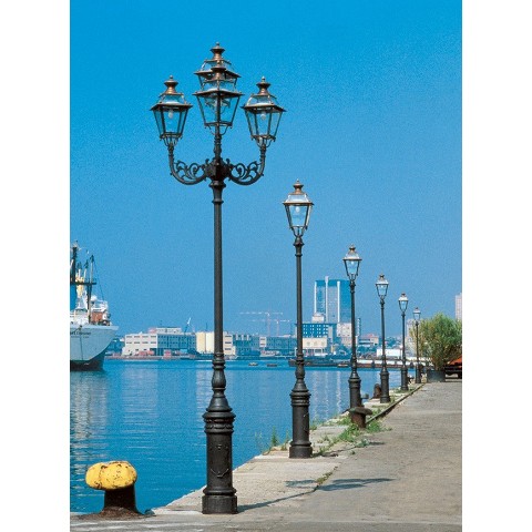 Luxoro pole with arabesque top 4 lights and TP Cavour lantern