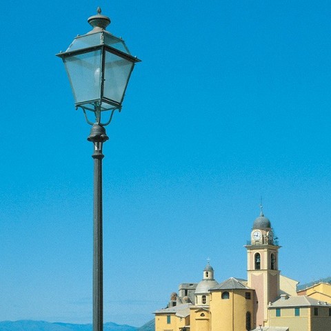 Palo in fusione grande con lanterna Antica Genova BP
